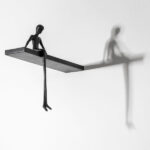 Mirrors di Alex Pinna: salti di quota, equilibri precari, vuoti e sospensioni