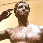 la famosa scultura bronzea c.d. Atleta di Fano o Atleta vittorioso